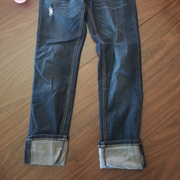 Almost Famous - Picture 3 of 4